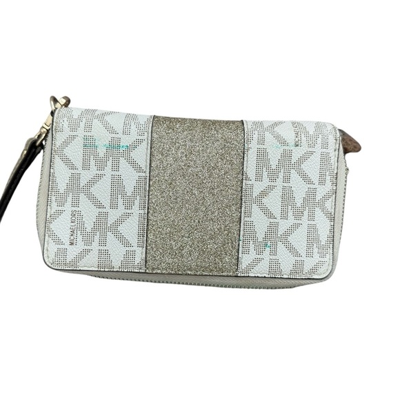 Michael Kors Jet Set Center
Stripe Wallet Vanilla MK Gold
Phone Wristlet - Picture 2 of 8